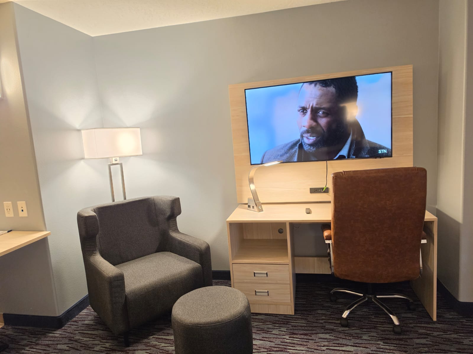 Armchair, ottoman, floor lamp and wall-mounted TV in a guest room — Best Western Vernal Inn, Vernal Utah