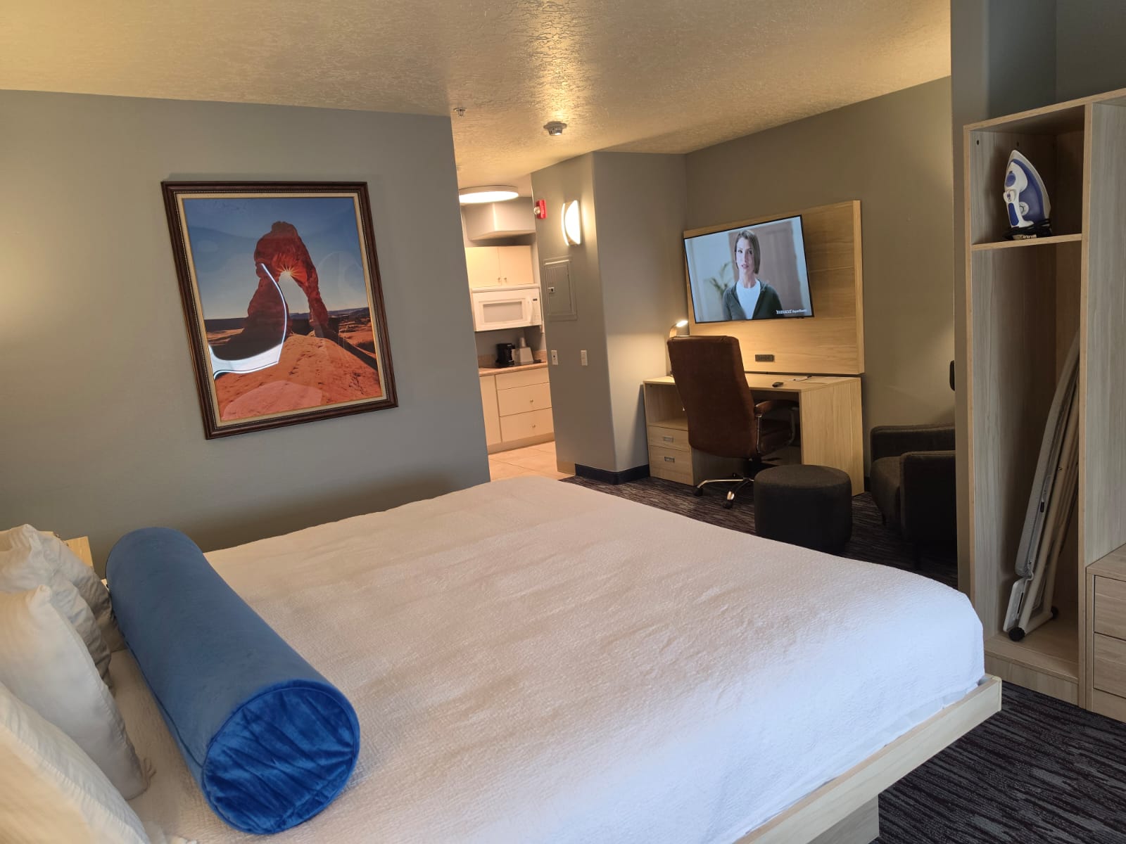 Studio room showing kitchenette, desk, TV and closet — Best Western Vernal Inn, Vernal Utah