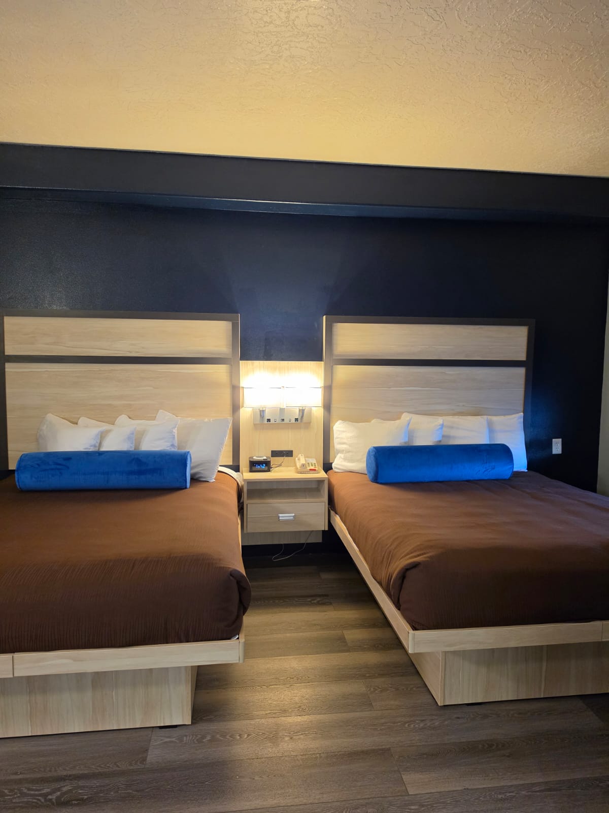 Two queen beds sharing a nightstand and wall light — Best Western Vernal Inn, Vernal Utah