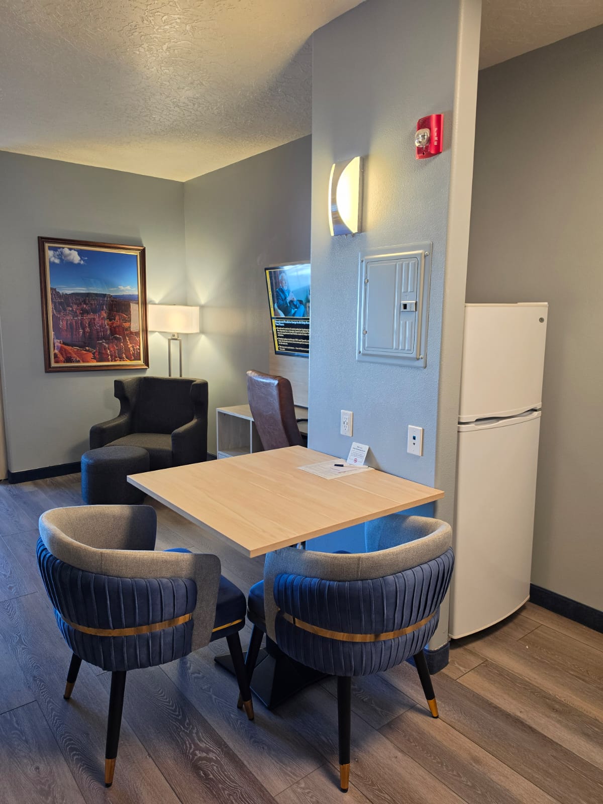 Dining table, refrigerator and seating area in a pet-friendly room — Best Western Vernal Inn, Vernal Utah